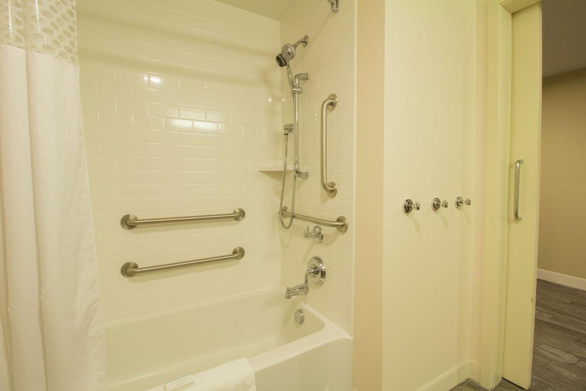 Hampton Inn & Suites Cazenovia, Ny Exteriör bild