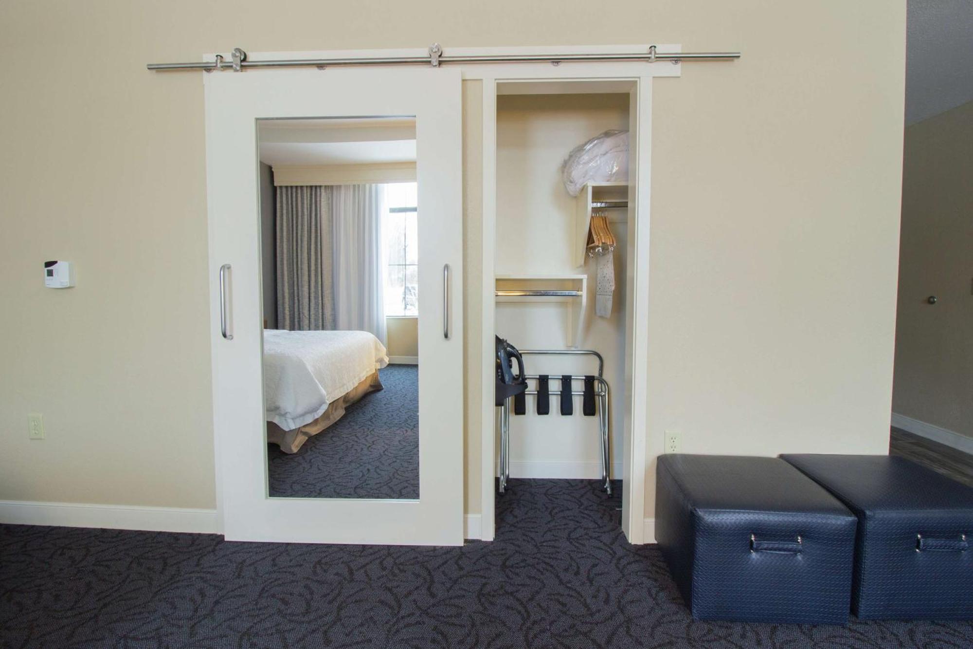Hampton Inn & Suites Cazenovia, Ny Exteriör bild